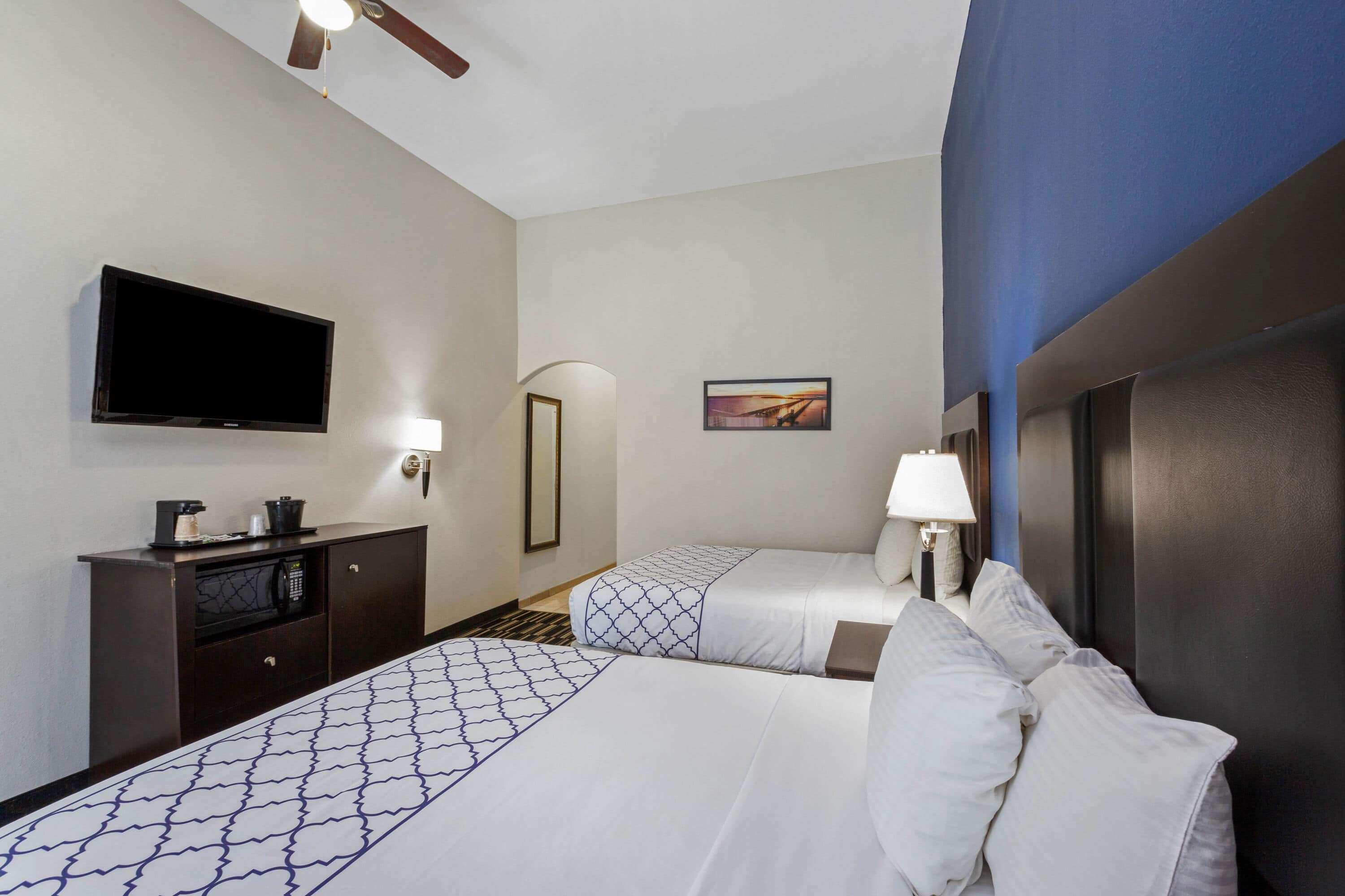 La Quinta By Wyndham Alvin Hotel Екстериор снимка